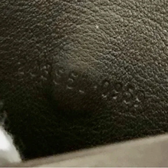 GUCCI GG Vintage Heart 6‑Ring Key Case | Beige GG Canvas Leather - Picture 3 of 12